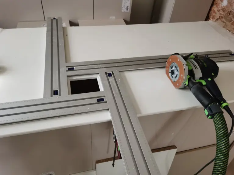 Foto realizace kuchyně Zpracování, frézování desky z umělého kamene (Corian)