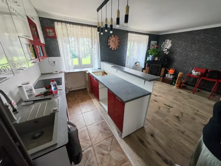 Foto Výměna staré pracovní desky za moderní a kvalitní z umělého kamene Kladno